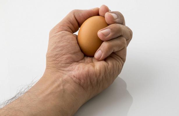 А вы знали, что нельзя раздавить яйцо одной рукой?